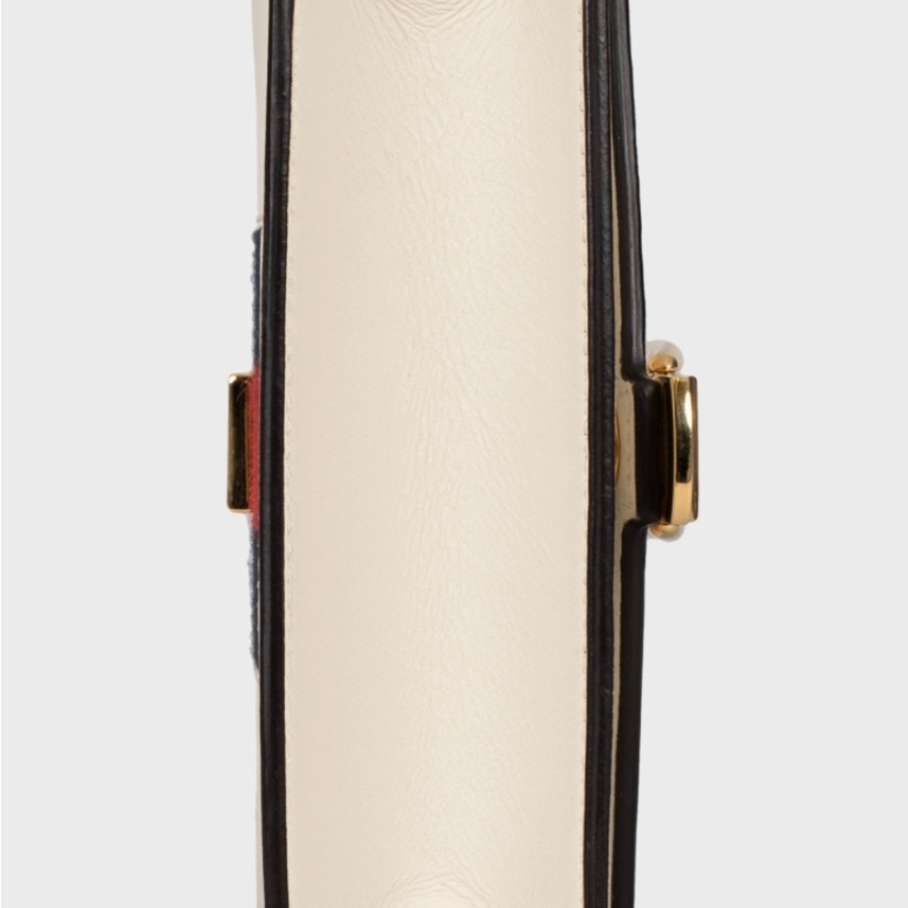 ✨💎GUCCI💎✨ Sylvie chain crossbody w/ COA, Dustbag & GWP. - Picture 6 of 12